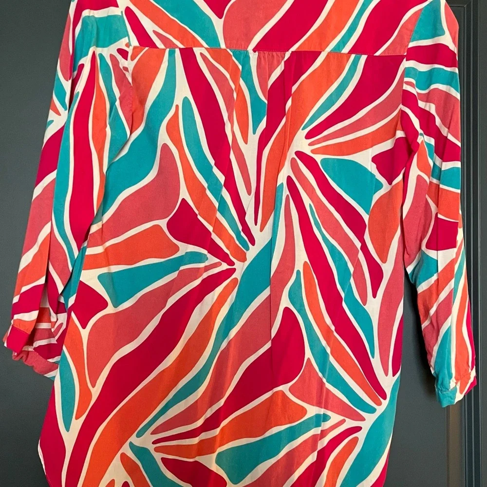 NWOT- ESCAPADE- blouse - Picture 2 of 3